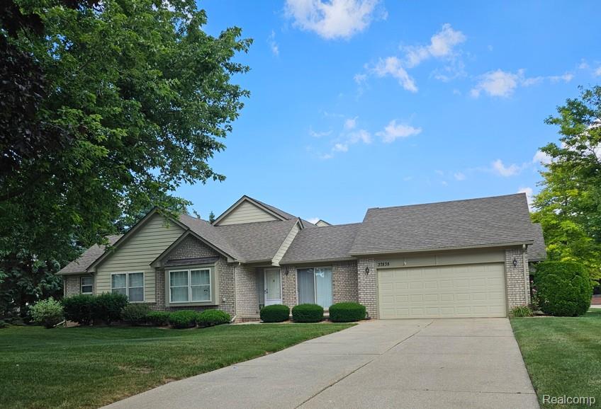 37838 Chase Run Dr, Sterling Heights, MI 48310 - photo 1