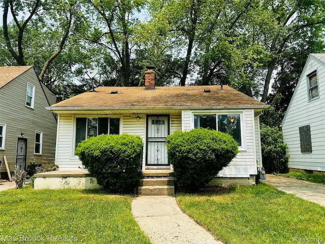 22510 Frisbee St, Detroit, MI 48219 - bungalow-style home with a chimney and a front yard