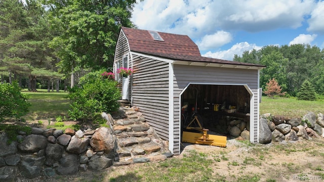 3733 N Hoover Ave, Gladwin, MI 48624 - view of garage
