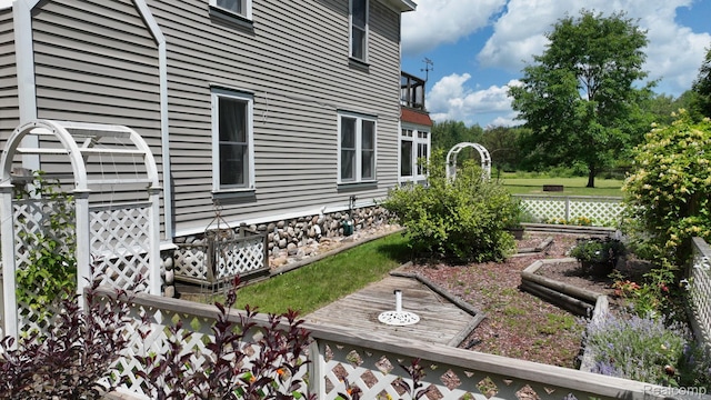 3733 N Hoover Ave, Gladwin, MI 48624 - view of side of property
