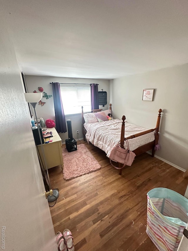 5076 Spring Well Ln, Grand Blanc, MI 48439 - bedroom featuring wood finished floors
