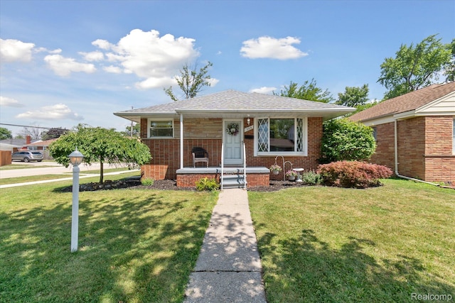 386 Shore Dr, Lincoln Park, MI 48146 - photo 1