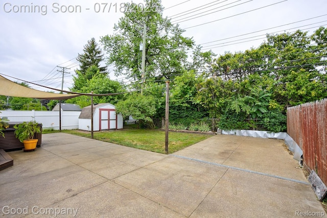 923 E 4th St, Royal Oak, MI 48067 - fenced backyard featuring a patio and a shed