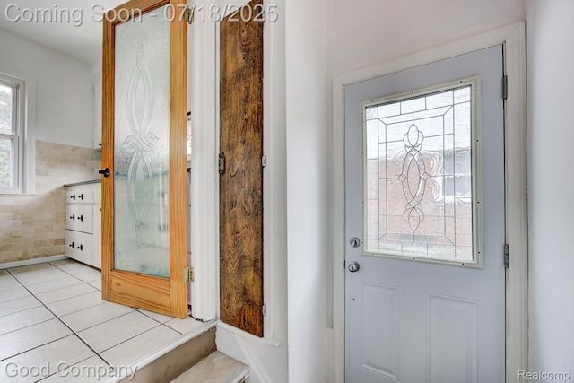 923 E 4th St, Royal Oak, MI 48067 - entryway featuring light tile patterned floors and tile walls