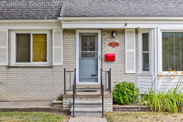 923 E 4th St, Royal Oak, MI 48067 - property entrance featuring a shingled roof and brick siding