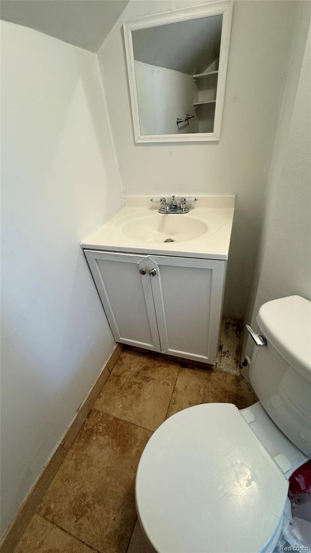 71 Cloveridge Dr, Troy, MI 48084 - bathroom featuring vanity and toilet
