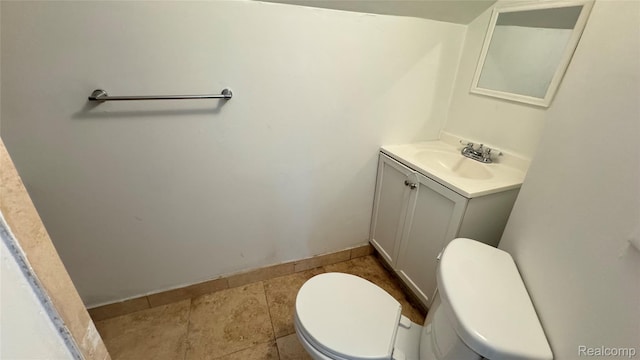 71 Cloveridge Dr, Troy, MI 48084 - bathroom featuring vanity and toilet