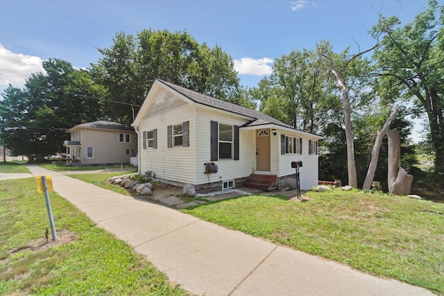 222 E Mill St, Hastings, MI 49058 - bungalow-style home with a front lawn