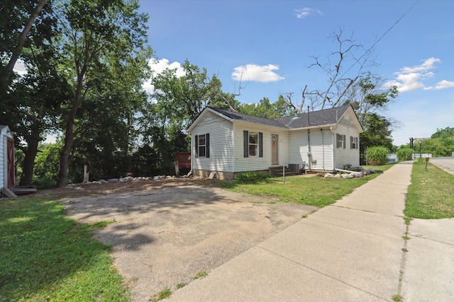 222 E Mill St, Hastings, MI 49058 - view of front of property with a front yard and driveway