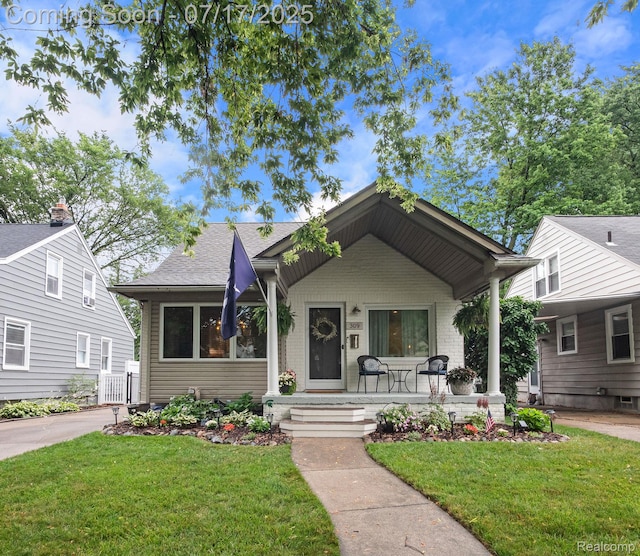 309 S Dorchester Ave, Royal Oak, MI 48067 - bungalow-style home with a front yard, a porch, and a shingled roof