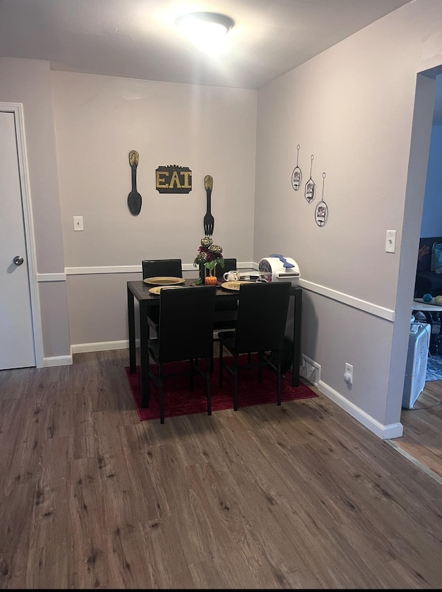 2032 Daron Pl, Flint, MI 48505 - dining room with wood finished floors and an office area
