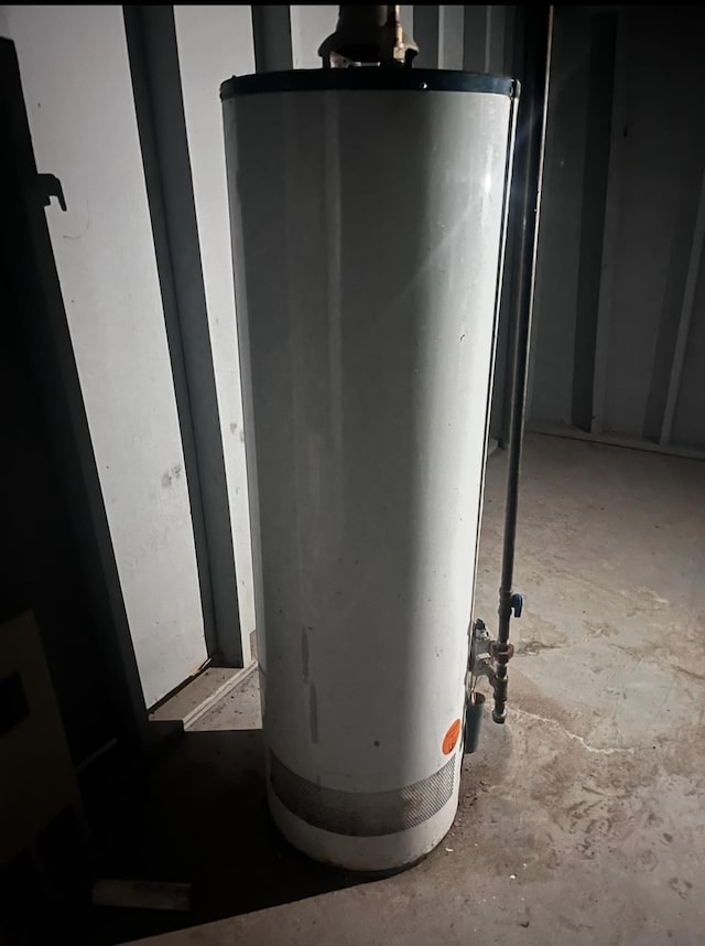 2032 Daron Pl, Flint, MI 48505 - utility room with water heater