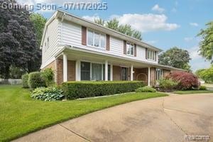 402 Thomas Ln, Grand Blanc, MI 48439 - view of front facade featuring a front lawn