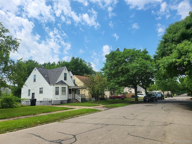 7303 Plainview Ave, Detroit, MI 48228 - view of side of property with a yard