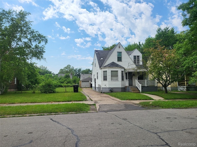 7303 Plainview Ave, Detroit, MI 48228 - bungalow-style home with a front lawn and covered porch
