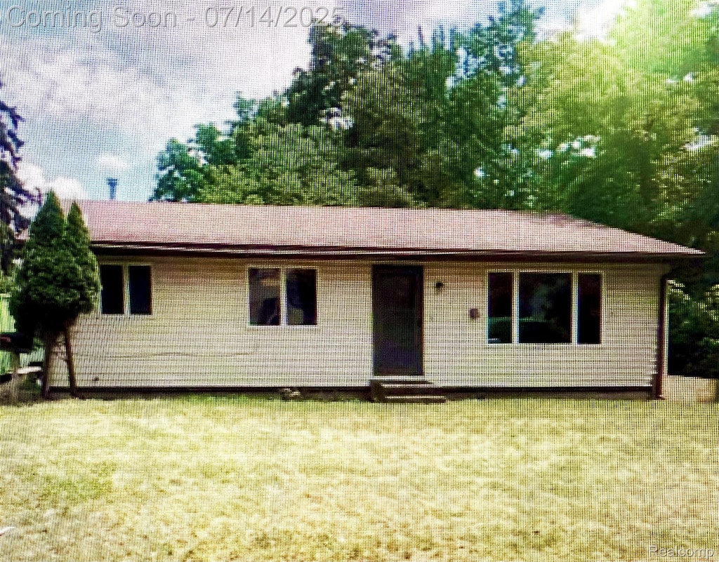 2064 Roos Ave SW, Wayland, MI 49509 - single story home with entry steps, a front yard, and roof with shingles