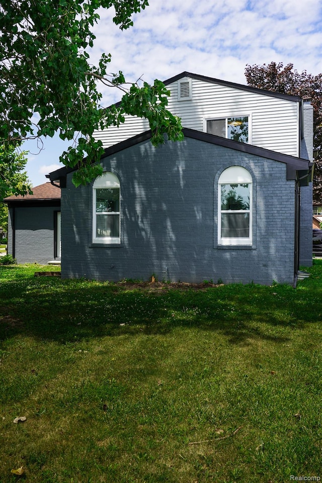 45293 Heatherwoode Ln, Macomb, MI 48044 - view of side of home with brick siding and a yard