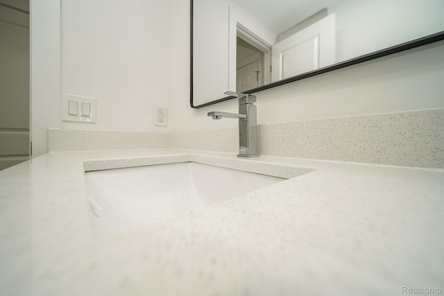 45293 Heatherwoode Ln, Macomb, MI 48044 - bathroom view of vanity