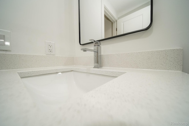45293 Heatherwoode Ln, Macomb, MI 48044 - bathroom view of vanity