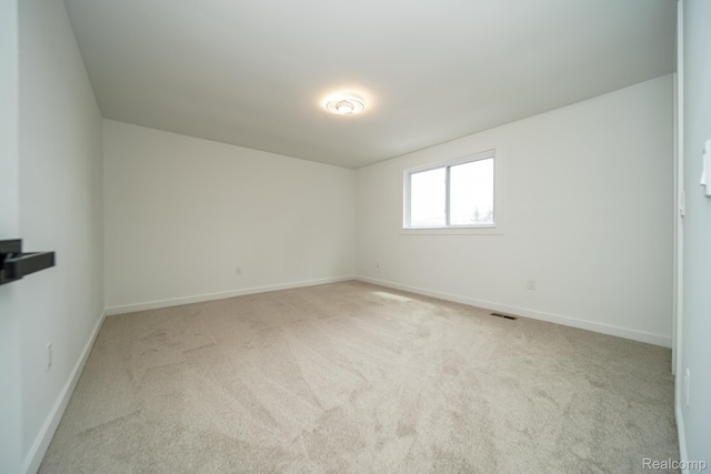 45293 Heatherwoode Ln, Macomb, MI 48044 - unfurnished room featuring carpet floors and baseboards