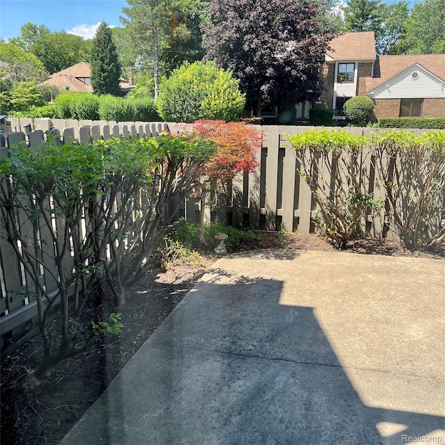 44736 Lynn Dr, Plymouth, MI 48170 - view of yard