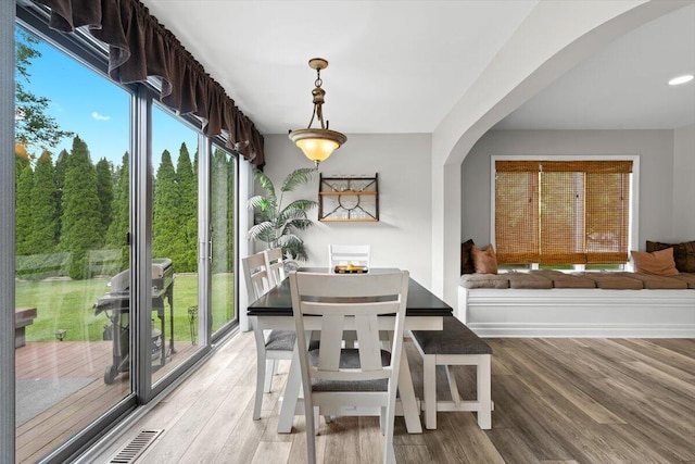 1683 Majon Dr, Highland, MI 48356 - dining area featuring arched walkways and light wood-style flooring
