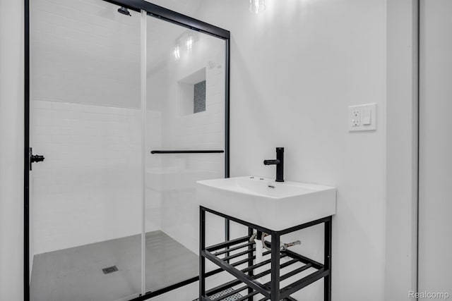 4301 Avery St, Detroit, MI 48208 - bathroom with a shower stall