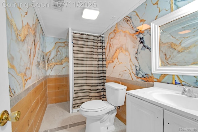 24370 Eureka Ave, Warren, MI 48091 - full bathroom with vanity, tile walls, and a shower with shower curtain