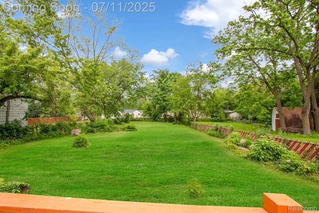 24370 Eureka Ave, Warren, MI 48091 - view of yard