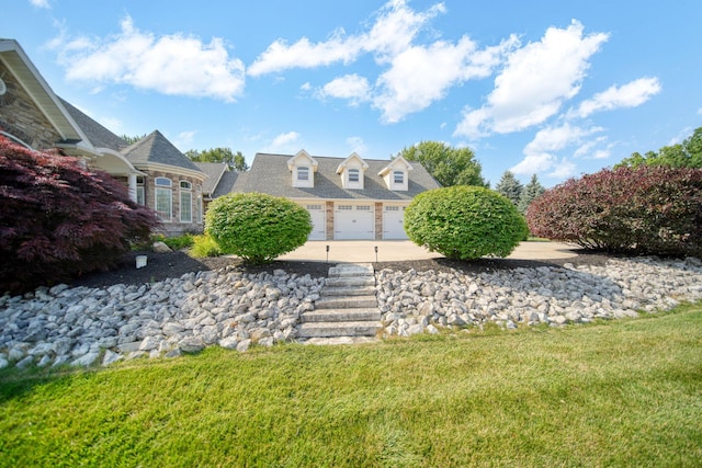 8321 Odowling Dr, Onsted, MI 49265 - view of green lawn with a garage