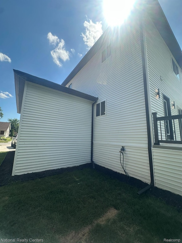 1666 Albany St, Ferndale, MI 48220 - view of side of property with a yard