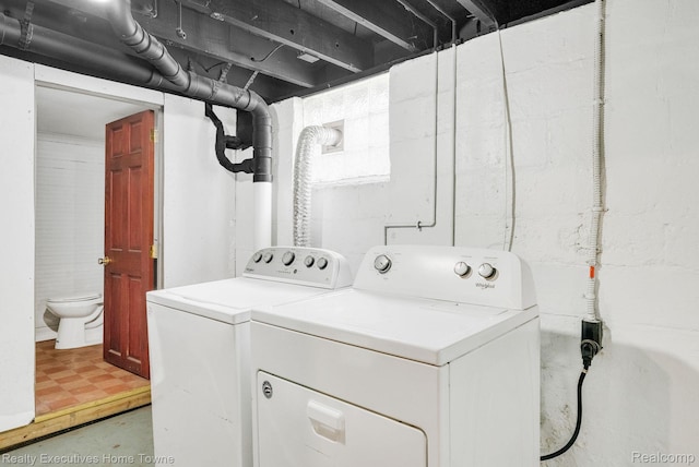 509 13th St, Port Huron, MI 48060 - laundry room featuring separate washer and dryer and light flooring