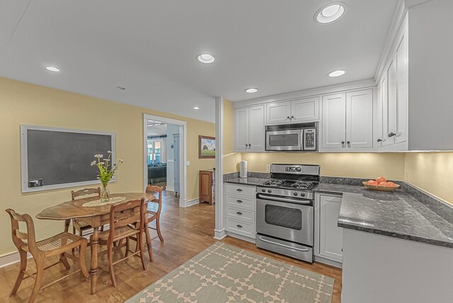 220 E Pearl St, Leland, MI 49654