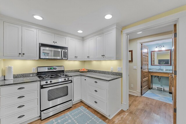 220 E Pearl St, Leland, MI 49654