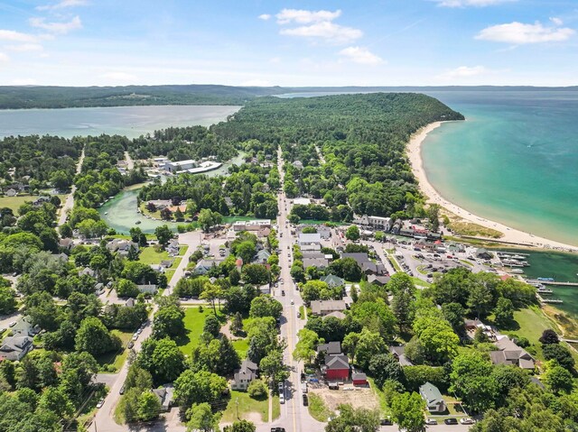 220 E Pearl St, Leland, MI 49654