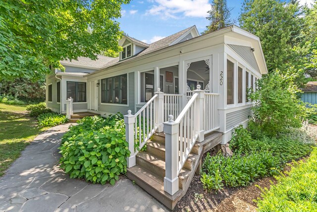 220 E Pearl St, Leland, MI 49654