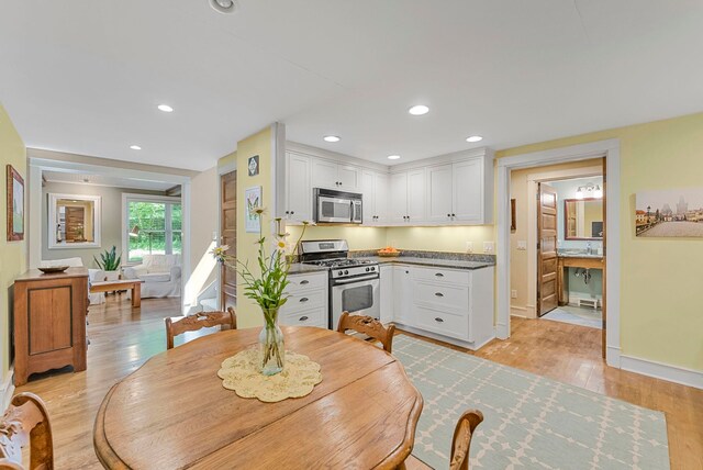 220 E Pearl St, Leland, MI 49654