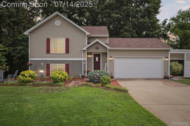 9481 Common Trl, Pinckney, MI 48169 - split level home featuring a front yard, driveway, a garage, and roof with shingles