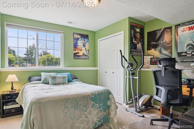9481 Common Trl, Pinckney, MI 48169 - bedroom featuring carpet and a closet