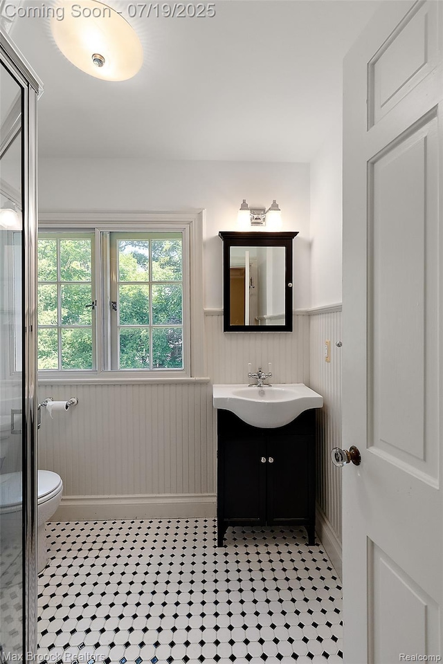 748 Waddington St, Bloomfield Hills, MI 48301 - full bath with a wainscoted wall and vanity