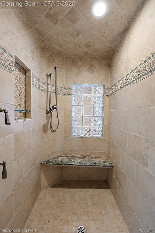 748 Waddington St, Bloomfield Hills, MI 48301 - bathroom featuring a tile shower