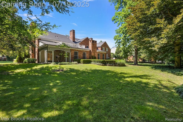 748 Waddington St, Bloomfield Hills, MI 48301 - view of green lawn