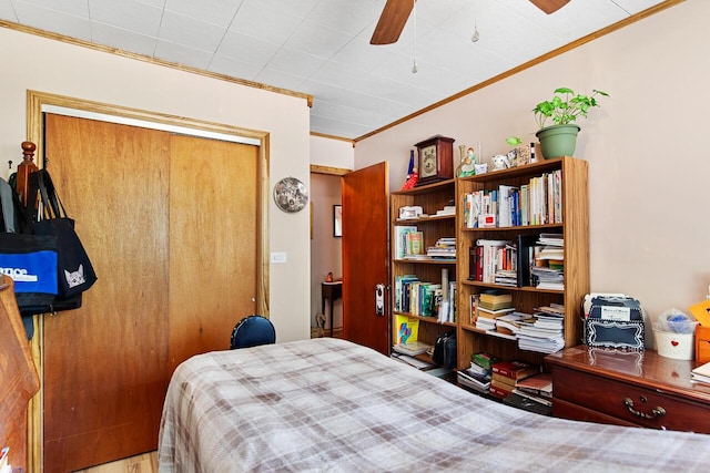 916 Hillcrest Dr, Adrian, MI 49221 - bedroom featuring crown molding, a closet, and ceiling fan