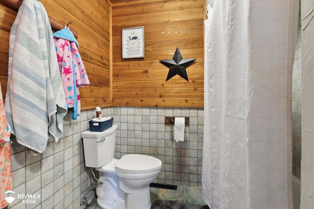 3078 Green Corners Rd, Lapeer, MI 48446 - full bathroom with tile walls and curtained shower