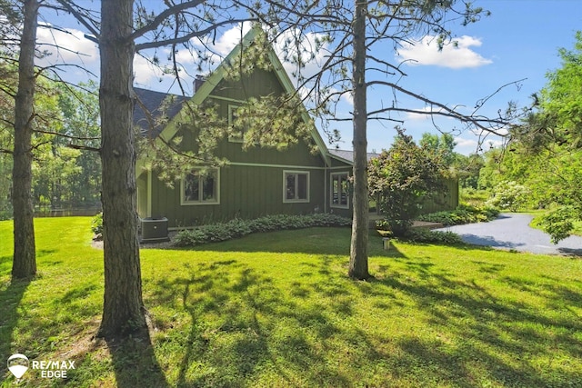 3078 Green Corners Rd, Lapeer, MI 48446 - view of property exterior featuring a yard and a cooling unit