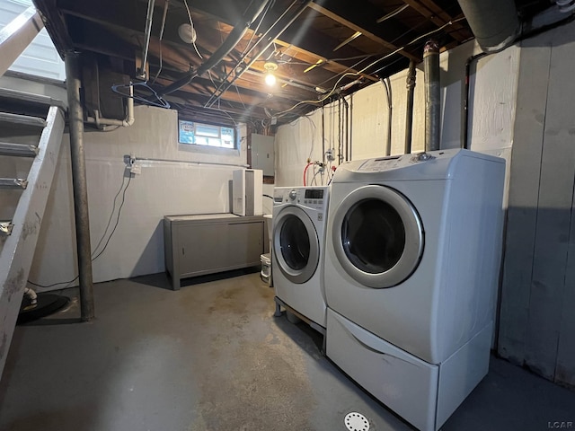 1370 University Ave, Adrian, MI 49221 - laundry room featuring washing machine and clothes dryer and electric panel