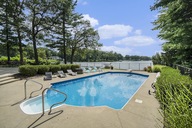 15518 Oak Ridge Dr, Spring Lake, MI 49456 - view of swimming pool featuring a patio and a diving board