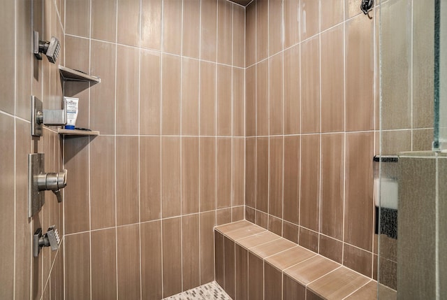 15518 Oak Ridge Dr, Spring Lake, MI 49456 - full bath with tiled shower