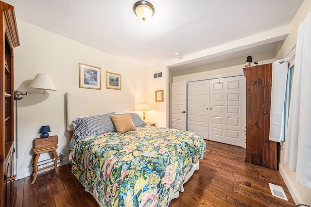 14300 Ridgemont St, Gregory, MI 48137 - bedroom featuring dark wood-style floors and a closet