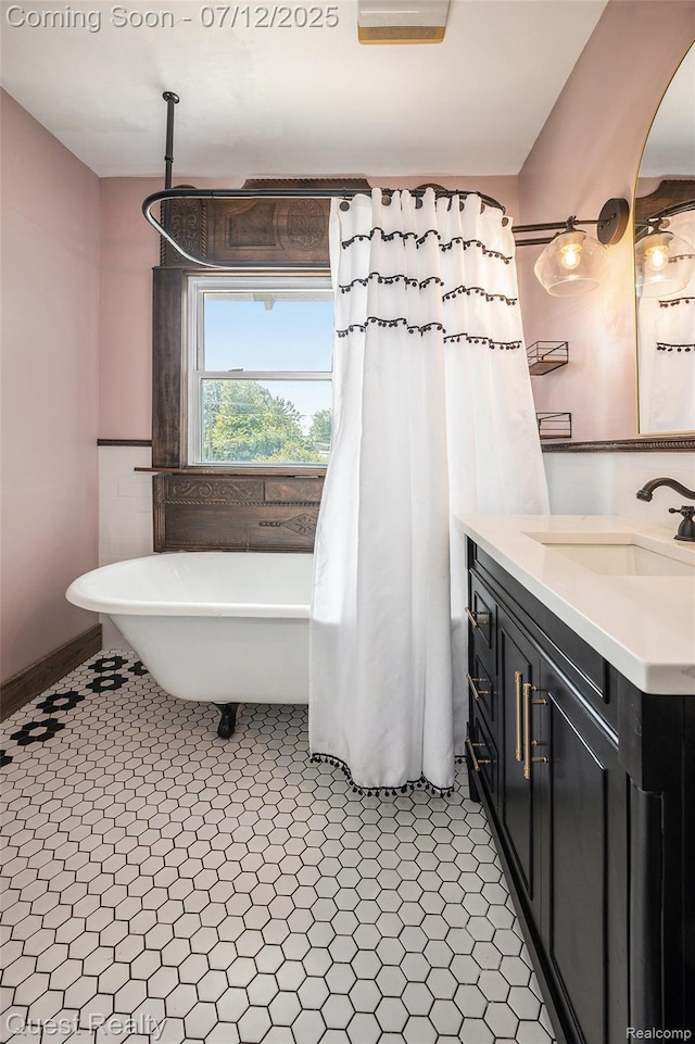2577 John R Rd, Rochester Hills, MI 48307 - full bathroom featuring vanity